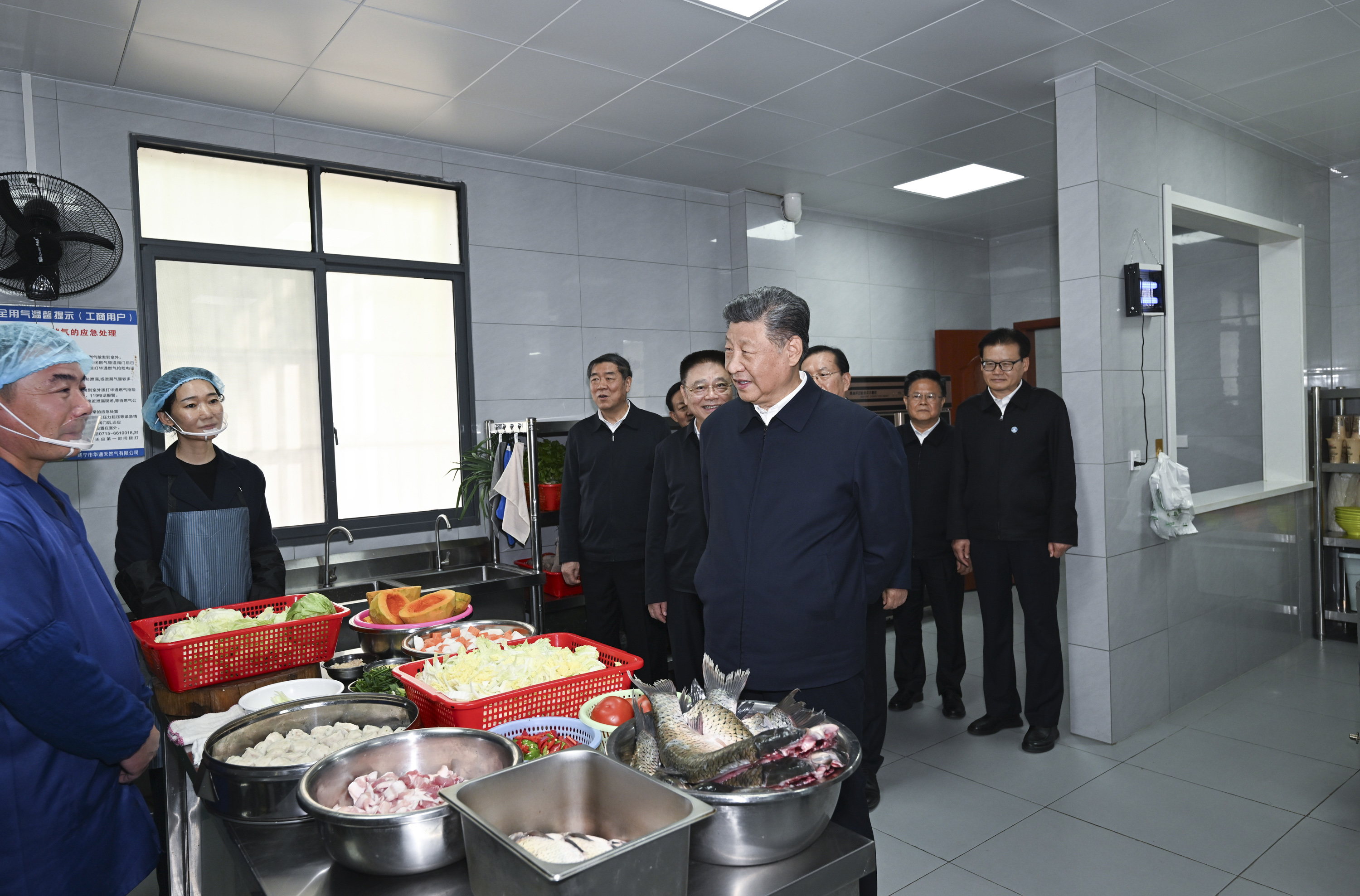 2024年11月5日，習(xí)近平總書記在湖北省咸寧市嘉魚縣潘家灣鎮(zhèn)四邑村考察。