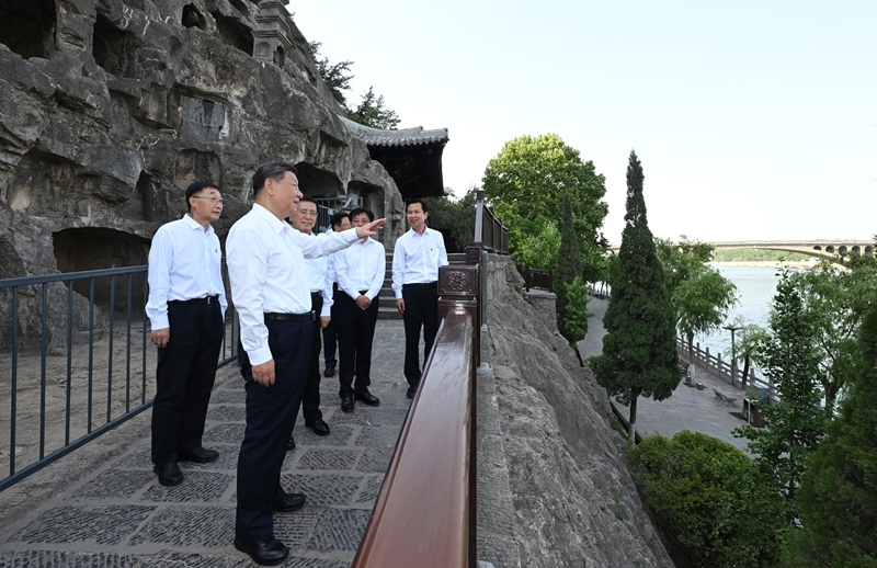 2025年5月19日至20日，中共中央總書記、國家主席、中央軍委主席習近平在河南考察。這是19日下午，習近平在洛陽龍門石窟考察。新華社記者 謝環(huán)馳 攝