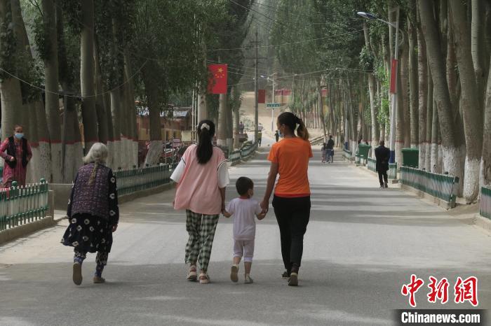 圖為進(jìn)藏先遣英雄連誓師地原址所在的新疆維吾爾自治區(qū)和田地區(qū)于田縣普魯村現(xiàn)貌。　楊程晨 攝