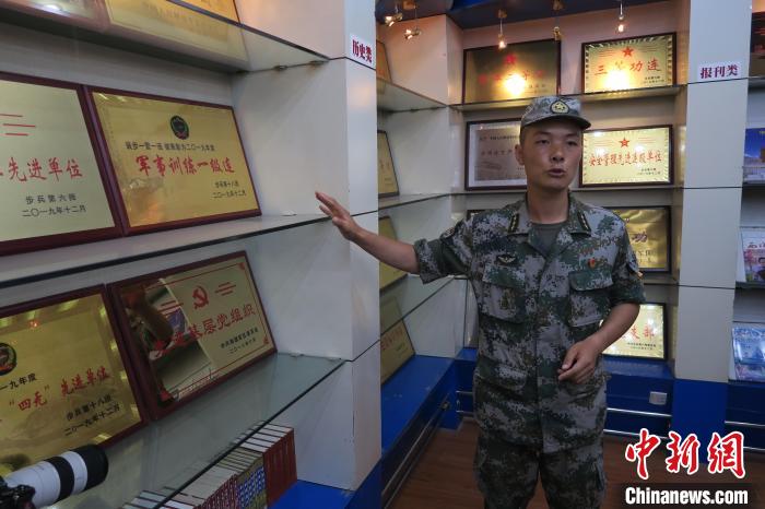 圖為南疆軍區(qū)某合成團(tuán)1連連長(zhǎng)齊楠。　楊程晨 攝