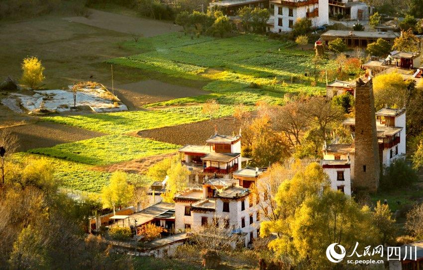 丹巴美景。李永安攝