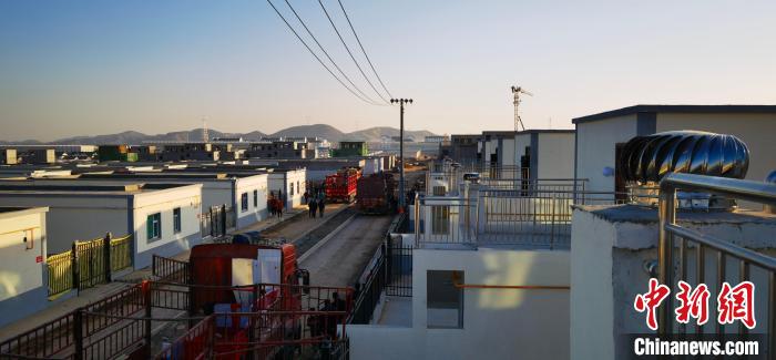 圖為蘭州新區(qū)移民安置區(qū)。　魏建軍 攝