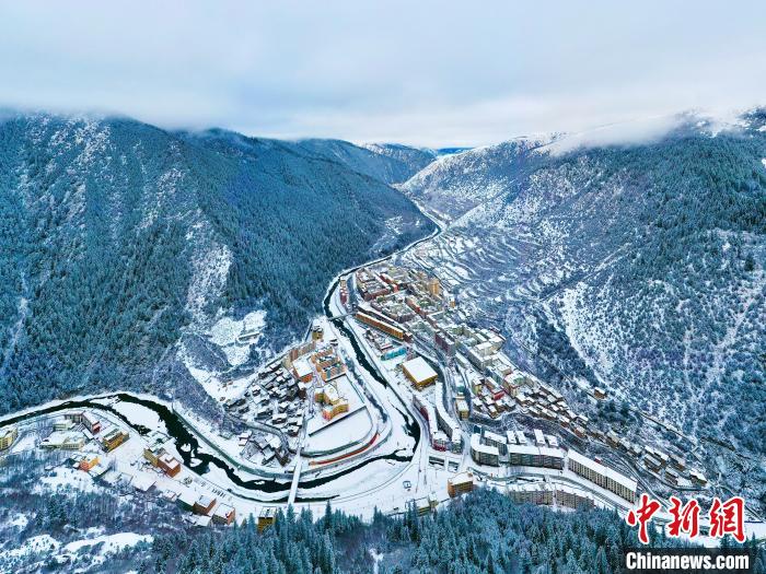 壤塘的雪后美景。　壤塘縣融媒體中心供圖