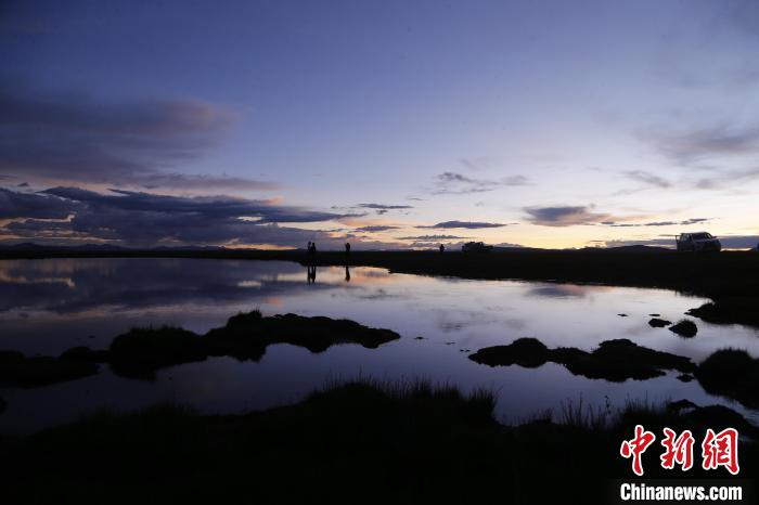 圖為夕陽(yáng)下的查旦濕地?！●R銘言 攝