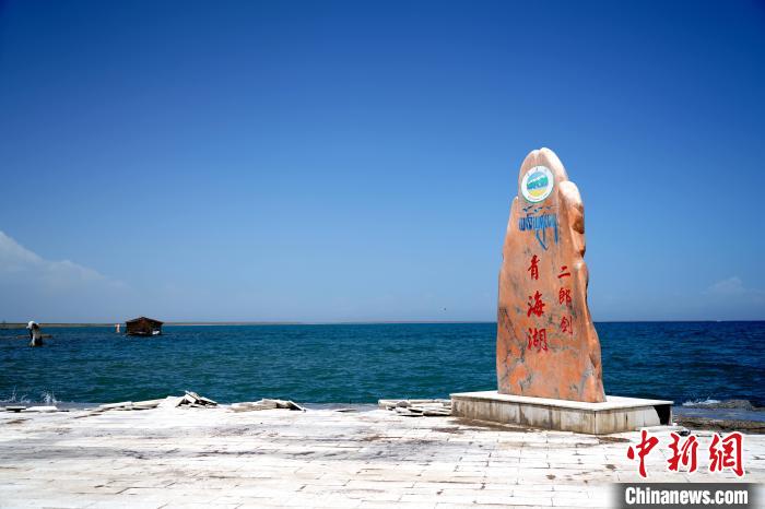 圖為青海湖景區(qū)一角?！O睿 攝