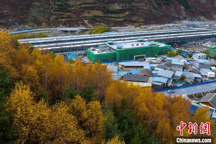 正在建設(shè)的成蘭鐵路松潘站。　劉忠俊 攝