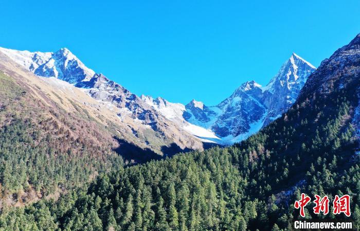 畢棚溝景區(qū)風(fēng)光?！“苍?攝