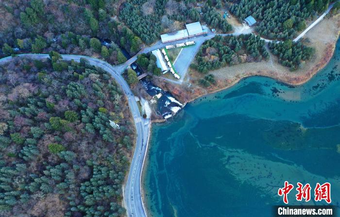 畢棚溝景區(qū)風(fēng)光。　安源 攝