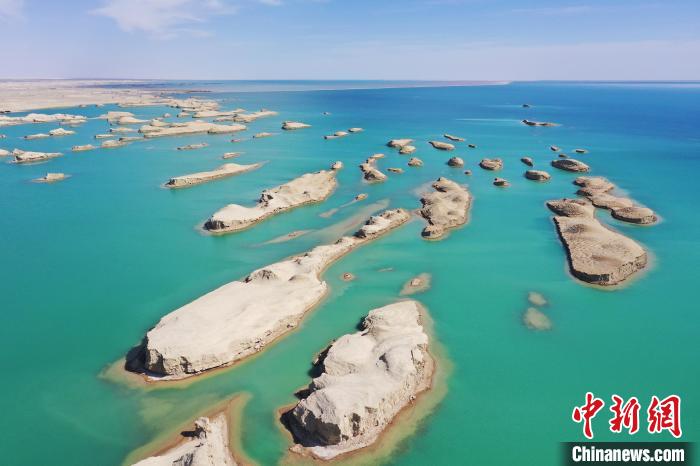 航拍青海大柴旦烏素特水上雅丹奇特景觀?！●R銘言 攝