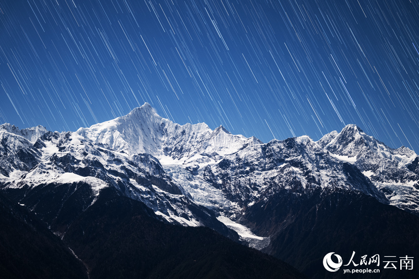 梅里雪山“星河流淌”奇觀。趙一舟攝