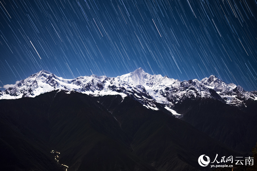 梅里雪山“星河流淌”奇觀。趙一舟攝