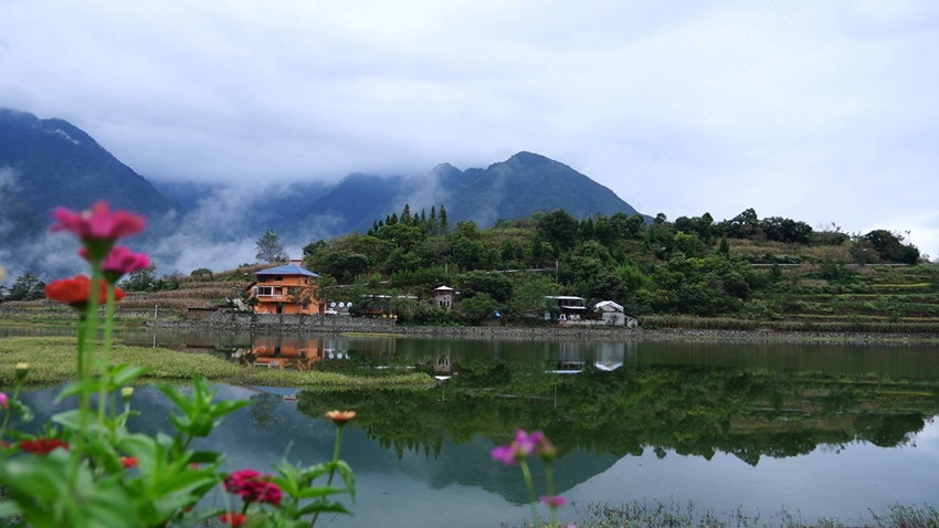在瀘定感受自然的魅力，體驗(yàn)文化的交融。瀘定縣委宣傳部供圖