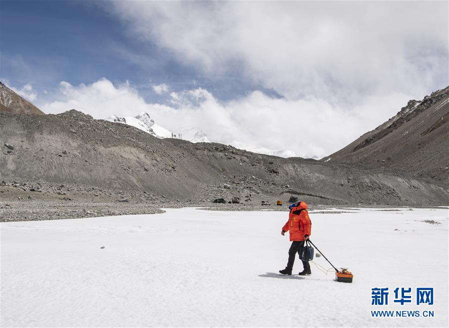 （新華全媒頭條·圖文互動(dòng)）（8）往更高處長(zhǎng)、往長(zhǎng)春北京方向移動(dòng)——來(lái)自海拔8848.86米的報(bào)告