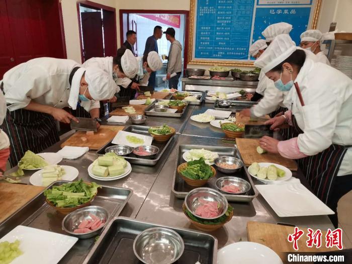 拉薩聚焦高校畢業(yè)生、農(nóng)牧民就業(yè)任務指標均超額完成