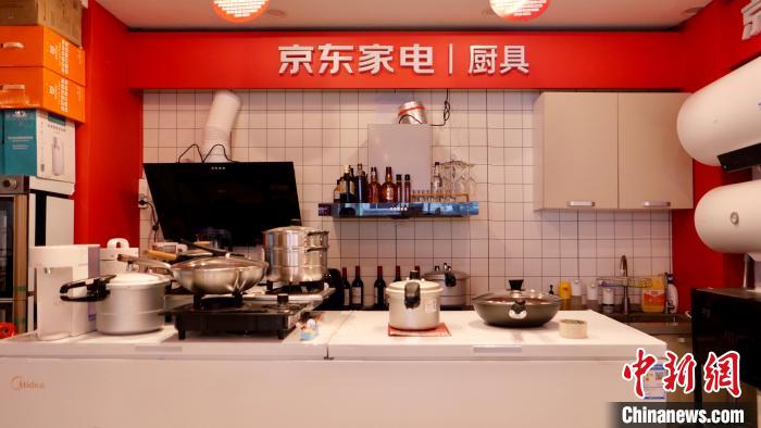 圖為店內(nèi)部分商品展示。　謝牧 攝