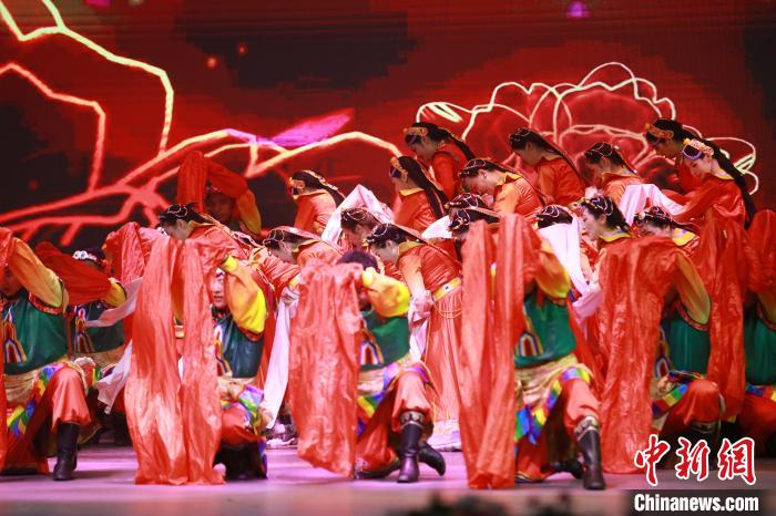 圖為農(nóng)行西藏分行演出現(xiàn)場。　農(nóng)行西藏分行 供圖