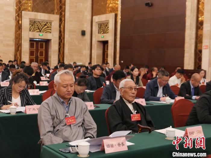 圖為西藏自治區(qū)各族各界慶祝中國共產(chǎn)黨成立100周年座談會現(xiàn)場。　謝牧 攝