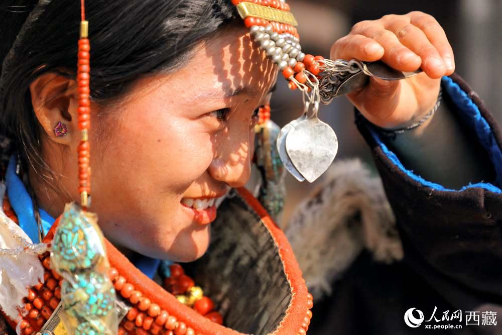 撩起“神秘面紗”。人民網(wǎng) 李海霞