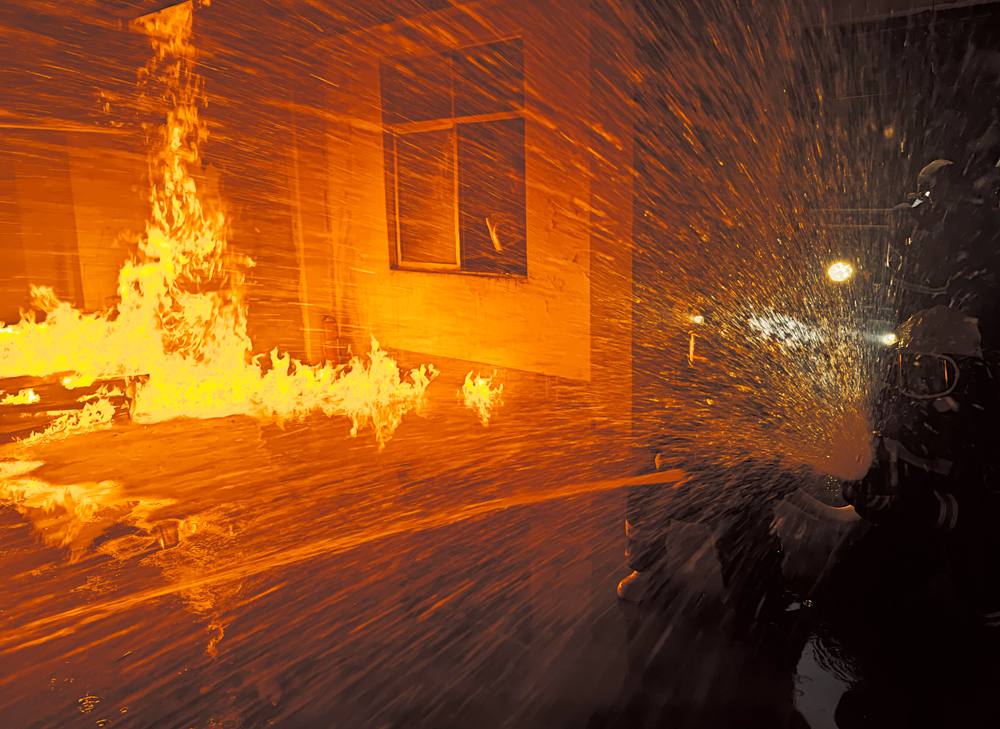 滅火救援演練，畫面震撼。