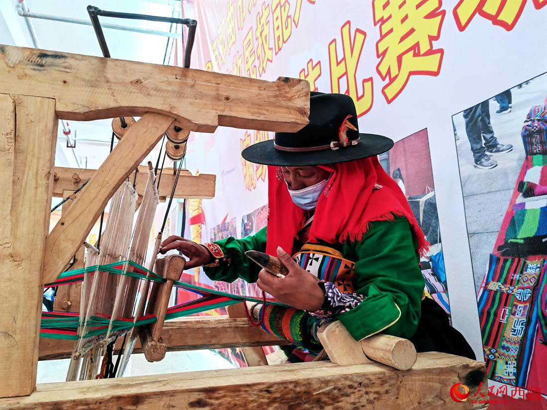 紡織手藝展示。人民網 李海霞攝