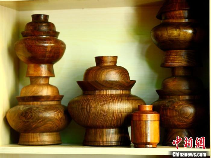 圖為各種木碗成品。　 鄧巴 　攝