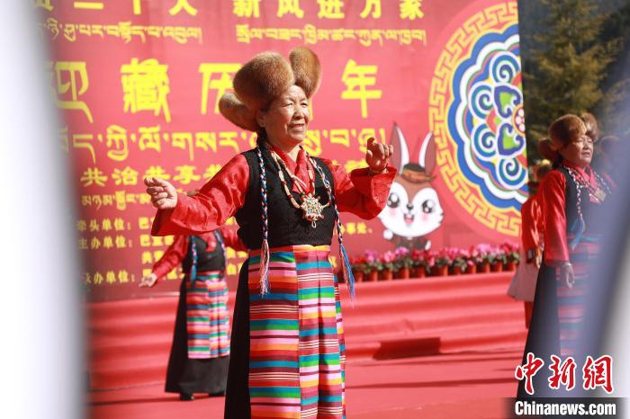 圖為藏歷新年活動(dòng)現(xiàn)場(chǎng)。　張力 攝