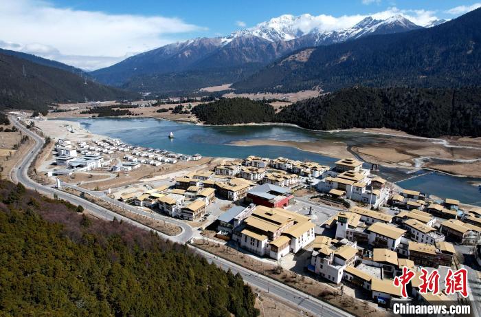 2月17日，西藏林芝魯朗小鎮(zhèn)。(無人機照片) 李林 攝