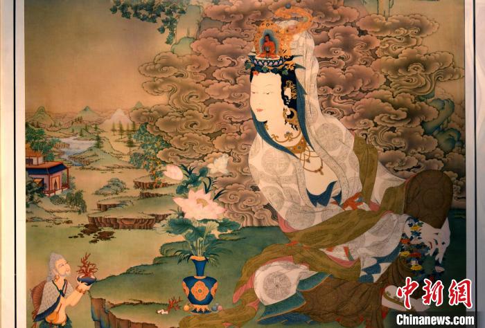 圖為5月16日，展覽中新創(chuàng)唐卡作品《靜息觀音》(局部)。　李林 攝