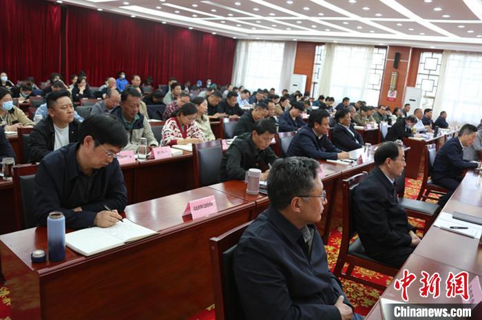 圖為專題黨課現(xiàn)場。　貢桑拉姆 攝