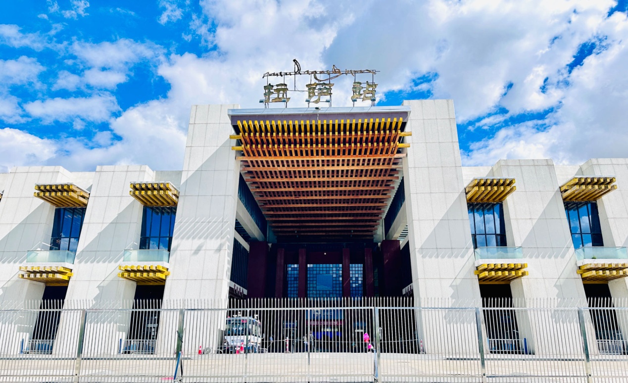 拉薩火車(chē)站。人民網(wǎng)記者 益西康珠攝